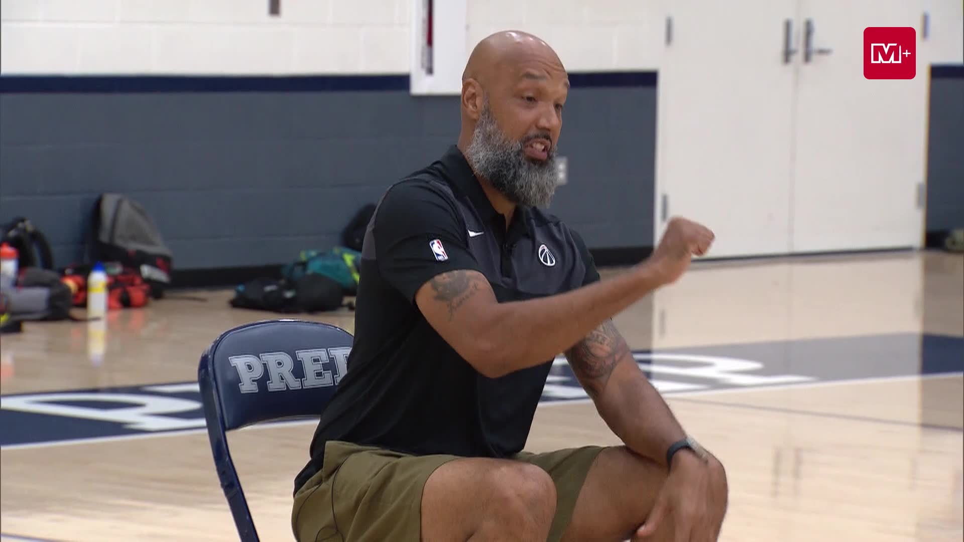 Drew Gooden teaching young hoopers at Jr. Wizards camp